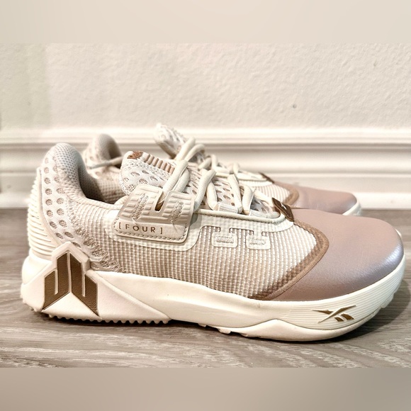 Reebok JJ IV Training Shoe “His & Her” in Chalk and Champagne- size 6 - Picture 1 of 7